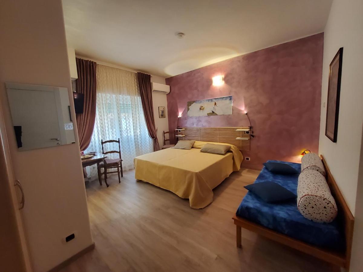 Annadia Sweet Home B&B リド・ディ・オスティア エクステリア 写真