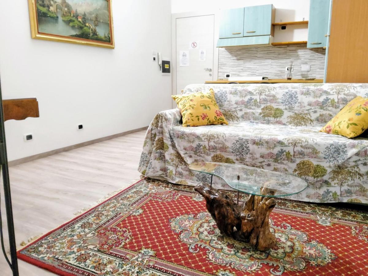 Annadia Sweet Home B&B リド・ディ・オスティア エクステリア 写真