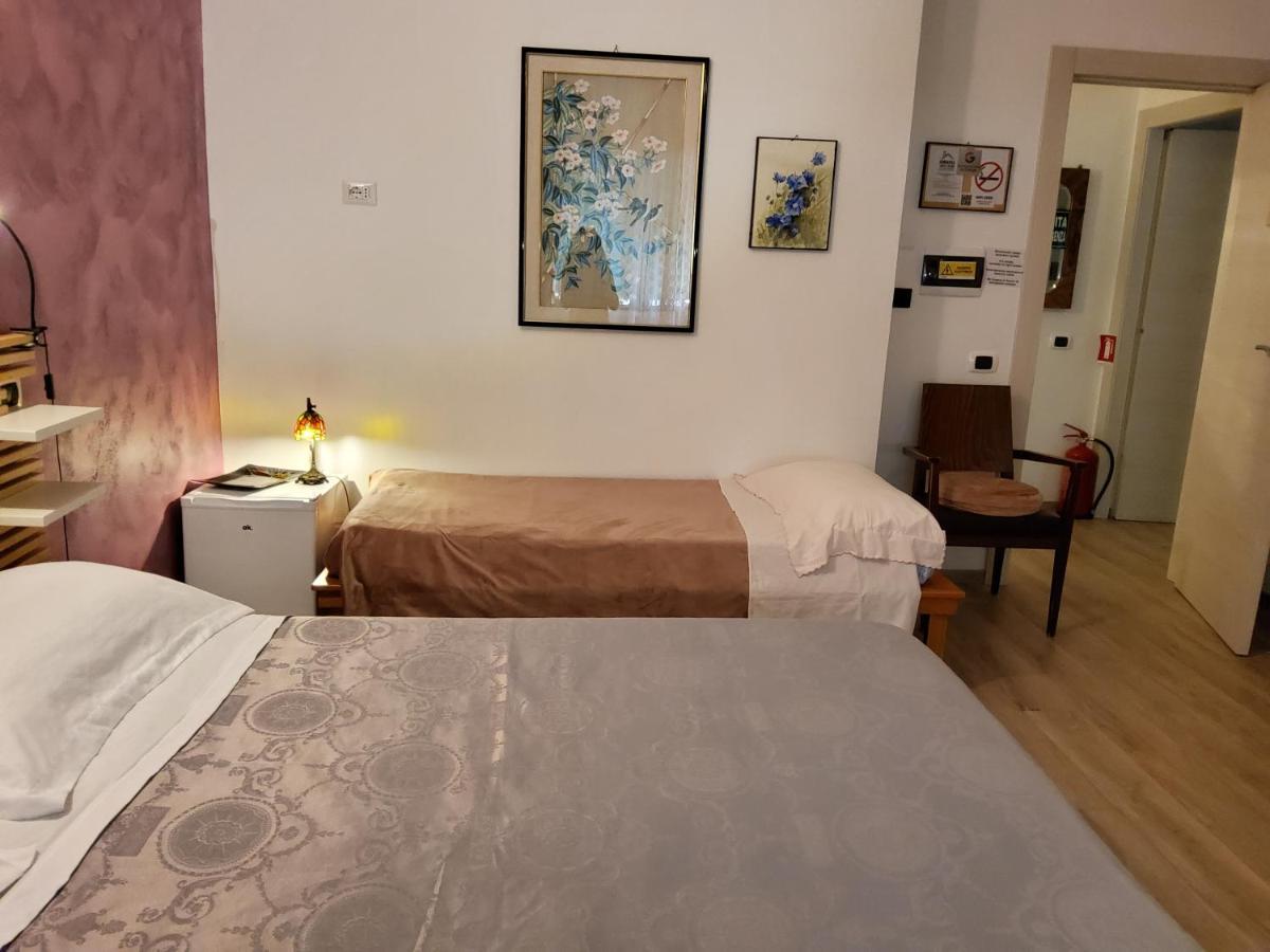 Annadia Sweet Home B&B リド・ディ・オスティア エクステリア 写真